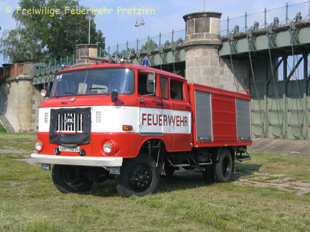 Tanklöschfahrzeug TLF 16 (a.D.)