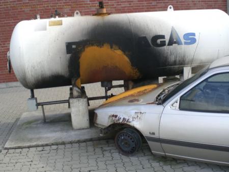 Brandbekaempfung im Feuerwehruebungshaus