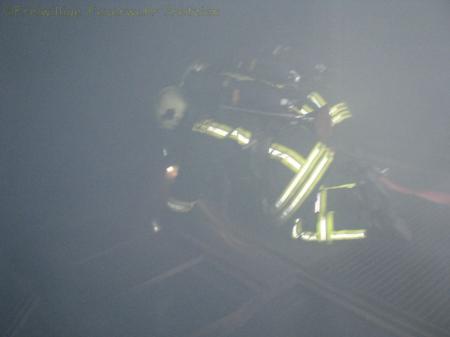 Brandbekaempfung im Feuerwehruebungshaus