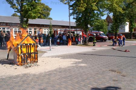 Schauvorfuehrung der Jugendfeuerwehr in Gommern 10